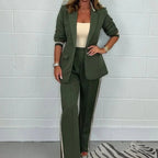 Conjunto Saint Claire™ com Listras Laterais e Blazer Alongado / A Alfaiataria que Une Elegância Estruturada e Conforto Urbano