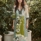 Vestido Palermo™ em Malha Acetinada com Estampa Floral Abstrata / Brilho, Charme e Exclusividade em Uma Só Peça!