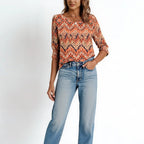 [COMPRE 1, LEVE 2] Blusinha Meriva™ com Punhos Franzidos e Estampas Exclusivas / Charme Atemporal para Todos os Momentos!