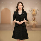 Conjunto La Vittoria™ com Blazer Estruturado e Vestido com Decote Ornamental / Presença, Estilo e Sofisticação Atemporal!
