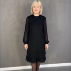 Vestido Madame Elisa™ com Mangas Longas Translúcidas e Detalhes Delicados / Elegância Clássica que Nunca Sai de Cena!