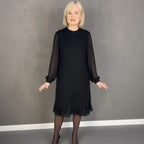 Vestido Madame Elisa™ com Mangas Longas Translúcidas e Detalhes Delicados / Elegância Clássica que Nunca Sai de Cena!