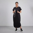 Vestido Lígia™ com Capuz e Estampa Autoral Contemporânea
