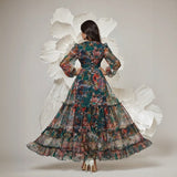 Vestido Orphélia™ com Estampa Artística Luxuosa e Camadas Fluídas