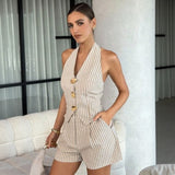 Conjunto Lissandra™ Com Colete Halter Listrado e Short de Alfaiataria