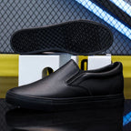 Tênis Masculino StreetComfort™ em Couro com Acabamento Minimalista / Visual Inteligente e Zero Desconforto na Rotina!
