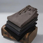 Calça Winston™ em Veludo Cotelê com Cintura Elástica / Um Esporte Fino Versátil com Conforto Térmico e Liberdade!