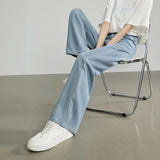 Calça Jeans Meghan™ com Modelagem Relax Premium / A Mais Soltinha, Leve e Versátil que Você Vai Vestir!