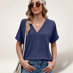 Blusa Elvara™ com Decote V e Estilo Atemporal