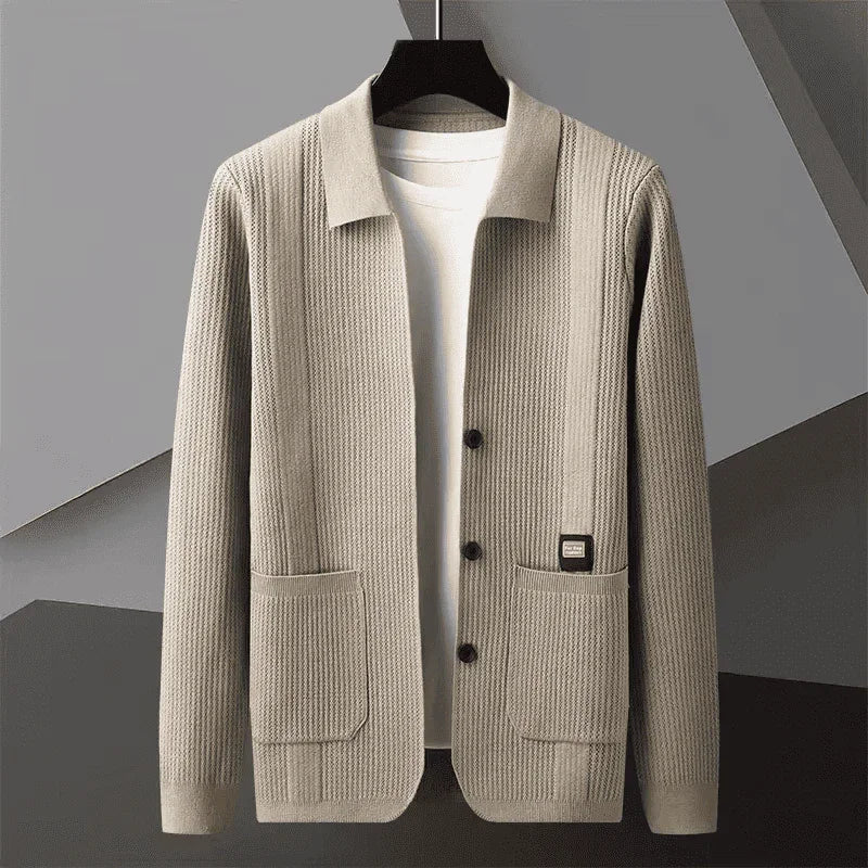 Cardigan Nolan™ em Tricô Texturizado com Acabamento Premium / Sofisticação Casual para os Dias Mais Frescos!